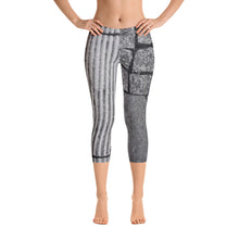 Load image into Gallery viewer, Capri Leggings - Street - Berlin - Black and White