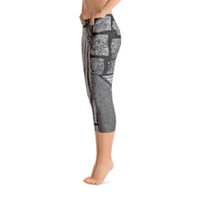 Load image into Gallery viewer, Capri Leggings - Street - Berlin - Black and White